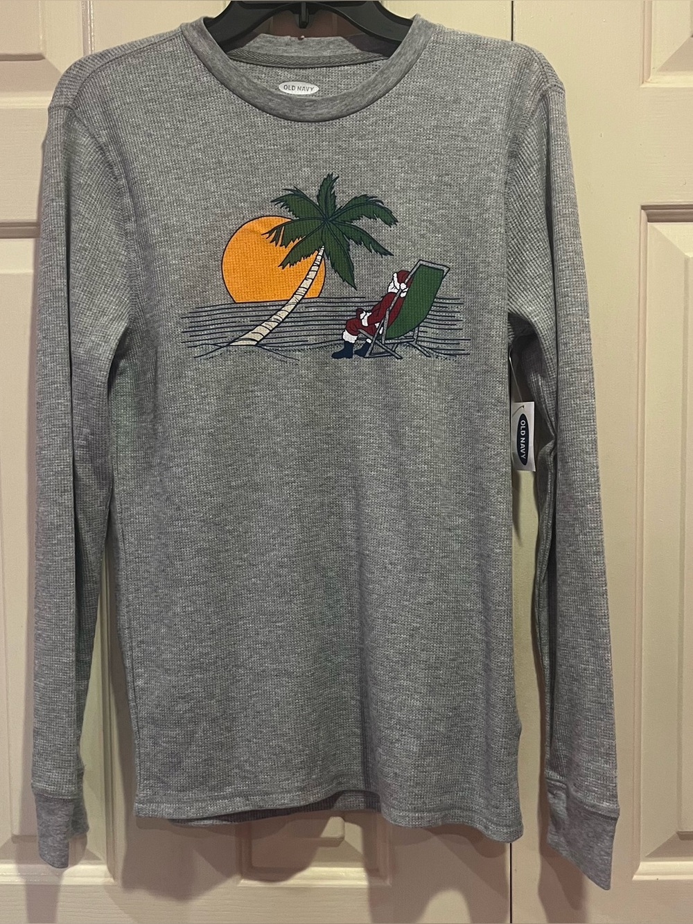 Old Navy Long-Sleeve Thermal Knit T-Shirt with Santa at the beach Size S NWT